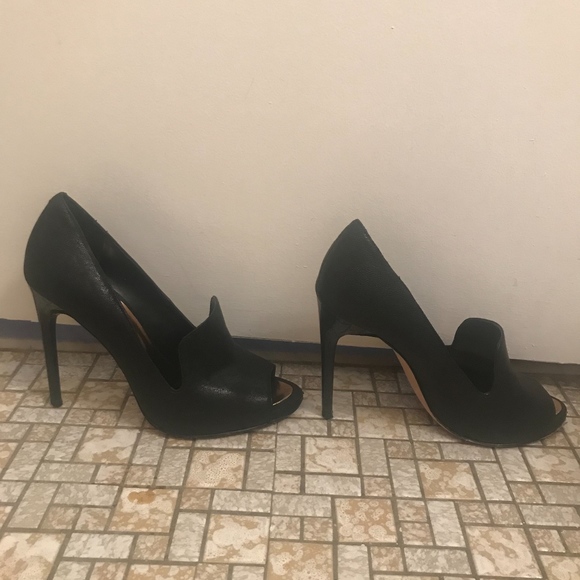 Black BCBG Peep Toe Pumps - size 7.5 - Picture 2 of 5